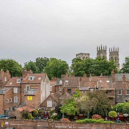The Quadrant - The Carillon Suite York Exterior photo